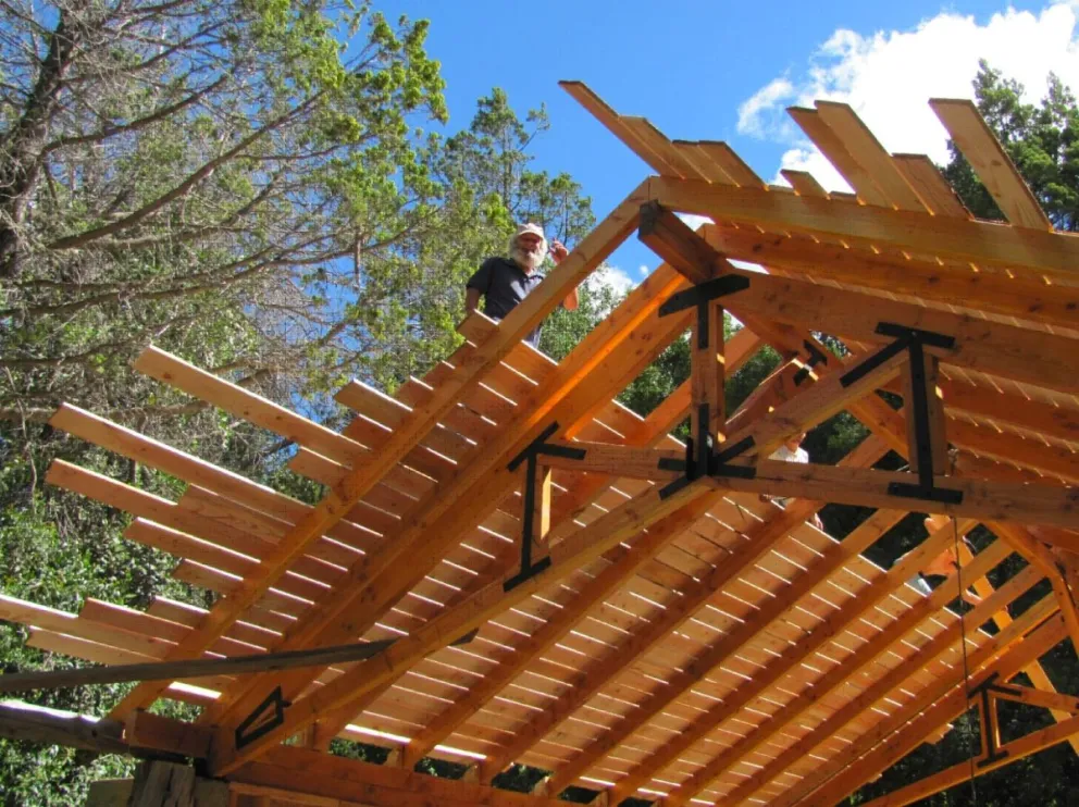 Cuando todo se retrae, la Biblioteca de Los Coihues se extiende