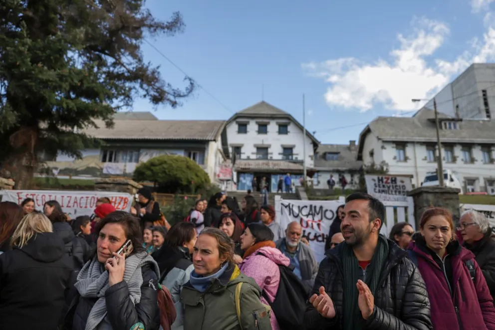 Abrazo simbólico de los trabajadores de la salud en el Hospital Zonal