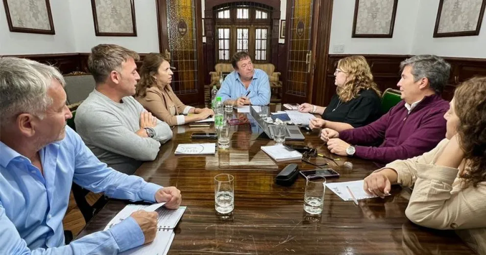 Confirman la aceptación de las renuncias médicas y llaman a una mesa de discusión