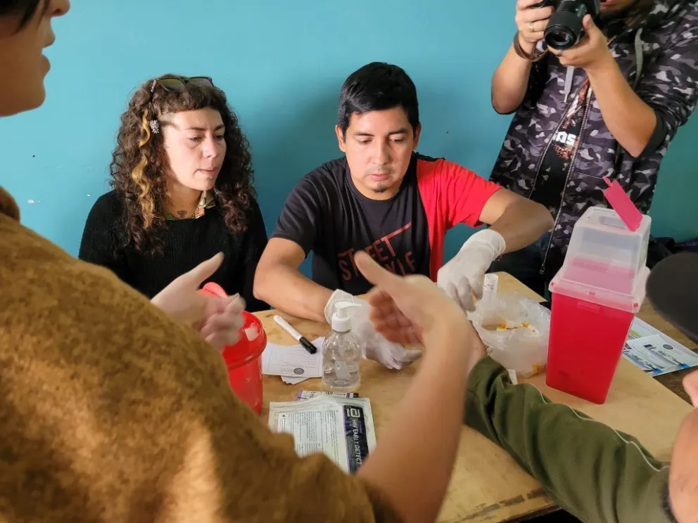 Informan sobre tuberculosis y testean por HIV a personas en situación de calle