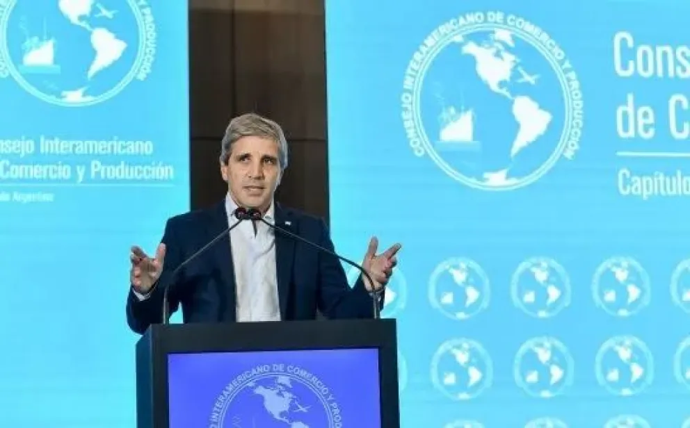 Caputo defendió las medidas implementadas por el gobierno: "Sin cambios, seguimos rumbo a la estabilidad"