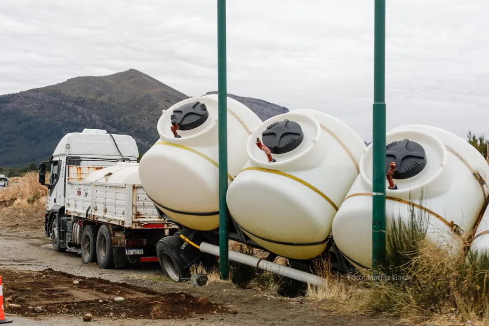 Un camión estacionó en la banquina y derramó cloro de alta concentración