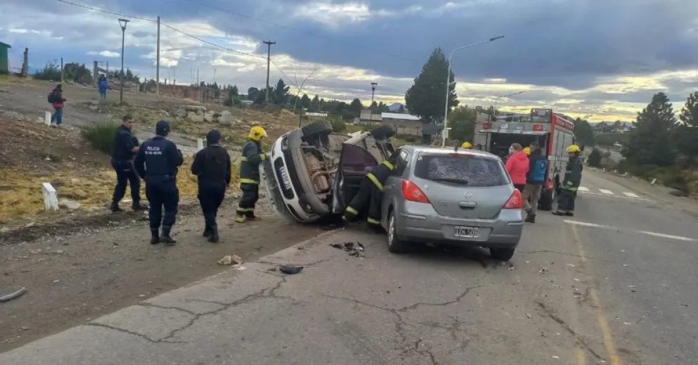 Fuerte choque y vuelco en Ruta 40: hay personas lesionadas
