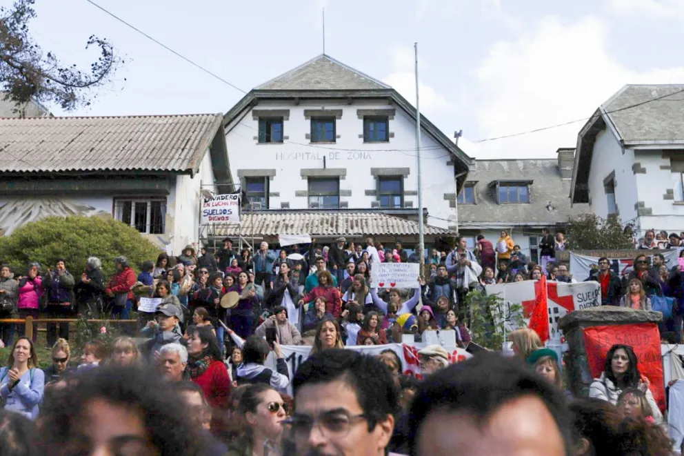Multitudinario abrazo al Hospital Zonal