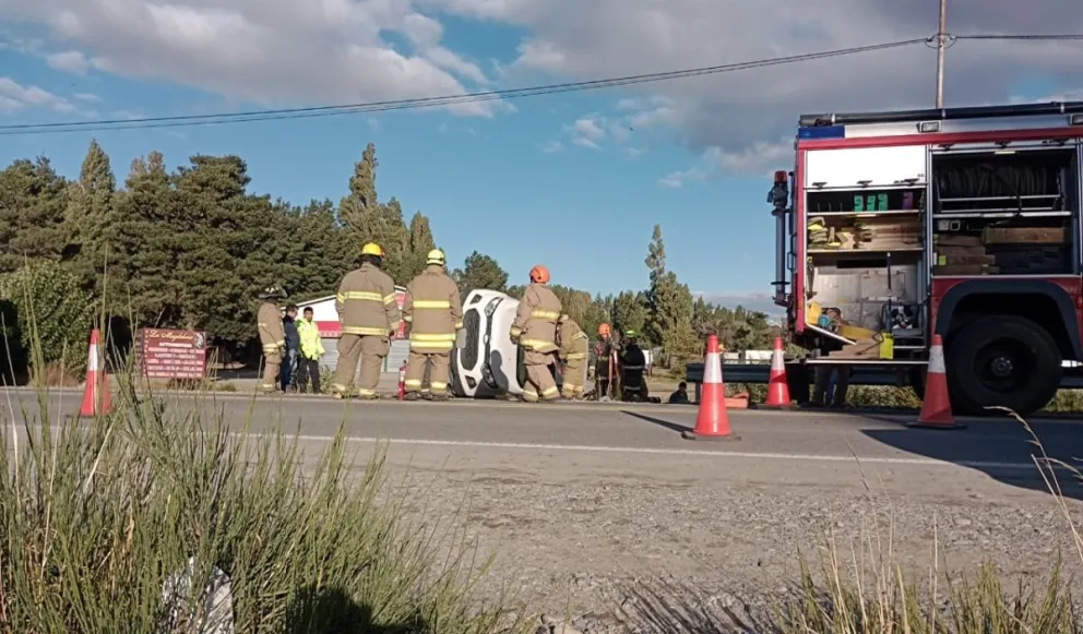 Demoras en el ingreso a Dina Huapi por un autovuelco  