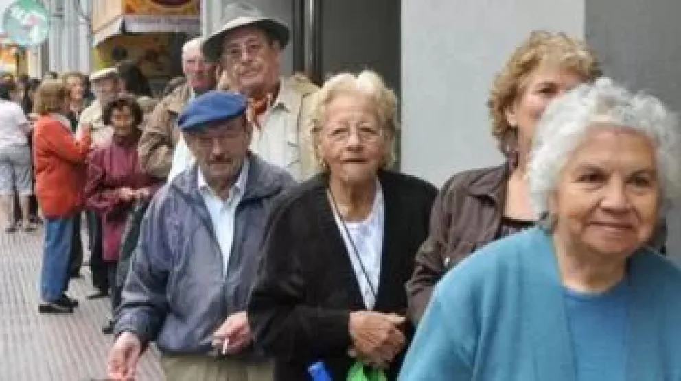 Jubilaciones: a cuánto subirán desde Abril y que pasará con el bono