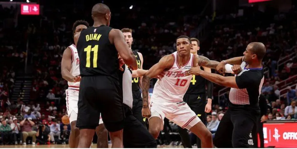 Pelea entre dos jugadores de la NBA que terminó con expulsión y caos