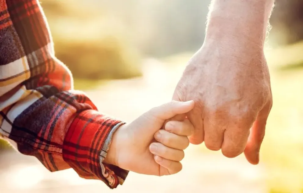 Inició un trámite de filiación después de la muerte de su padre biológico