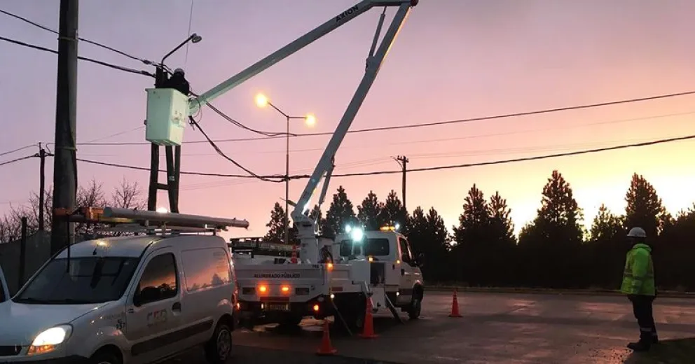 Reunión en la CEB para avanzar en el alumbrado público de Bariloche y Dina Huapi