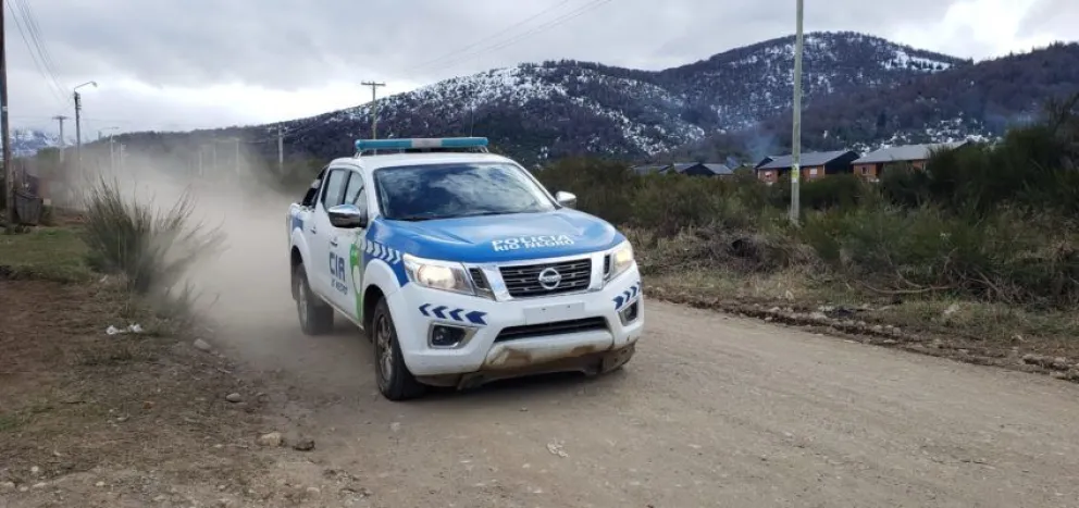 Dos detenidos: uno tenía estupefacientes y el otro intentó agredir al personal policial