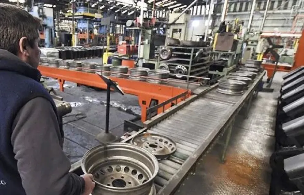 Fuerte caída de la actividad económica profundiza la crisis