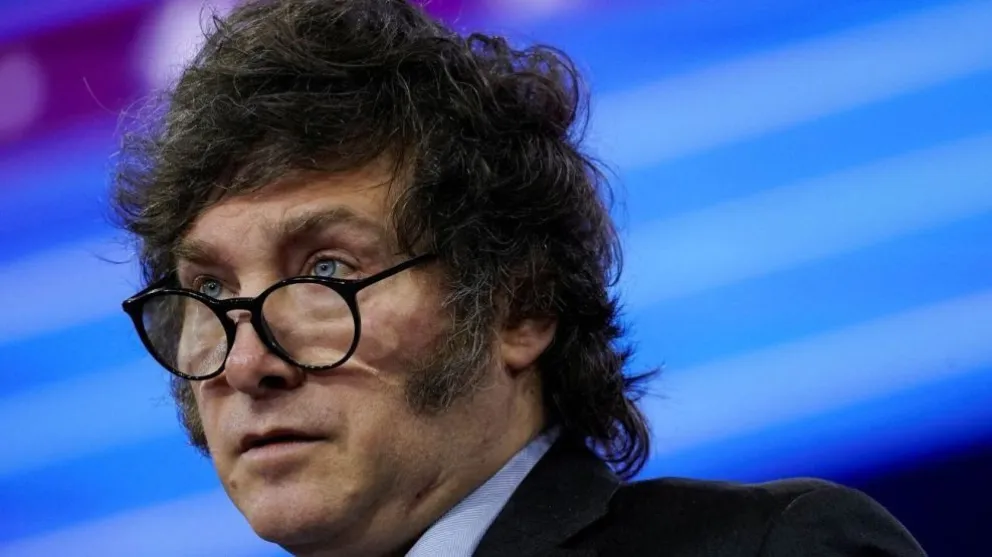 Milei anunció la baja de 70 mil empleados públicos