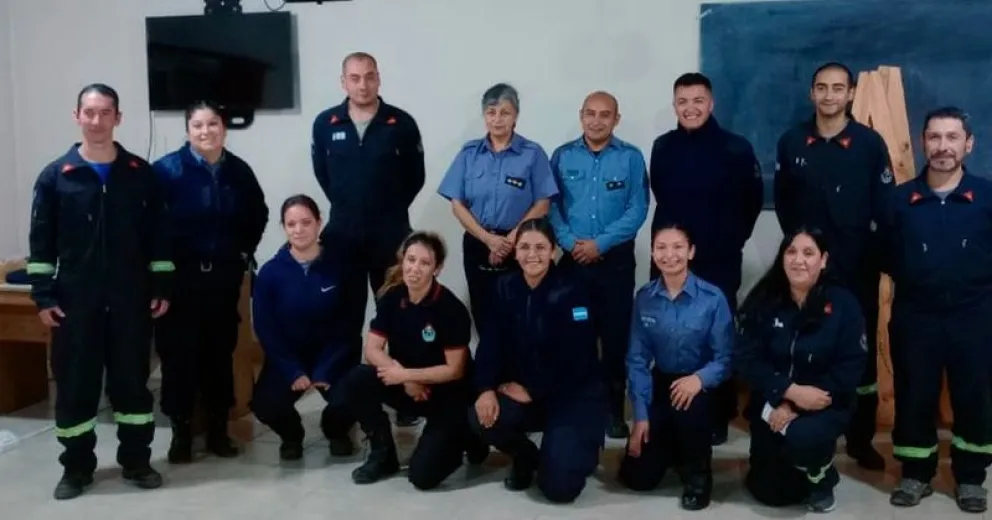 La Comisaría de la Familia brindó una capacitación a los Bomberos Voluntarios de El Bolsón