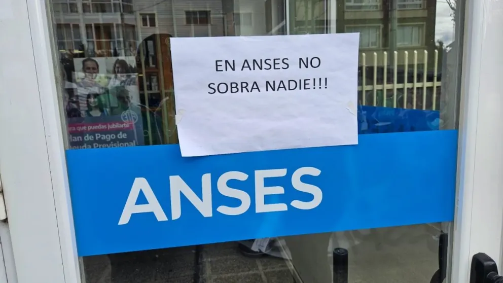 Repudian el despido de estatales nacionales en Río Negro y apuntan a Milei