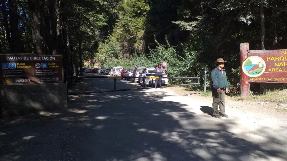 Desde el Parque Nacional Nahuel Huapi comunican que está completo el estacionamiento en la seccional Gutiérrez