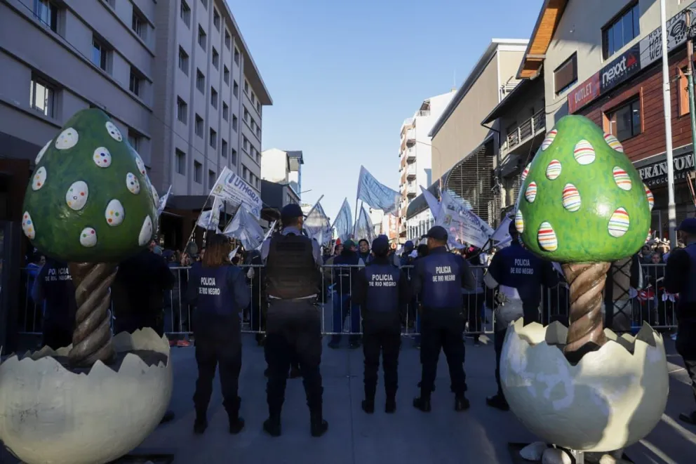 Trabajadores se manifiestan en la Fiesta del Chocolate por mejoras laborales