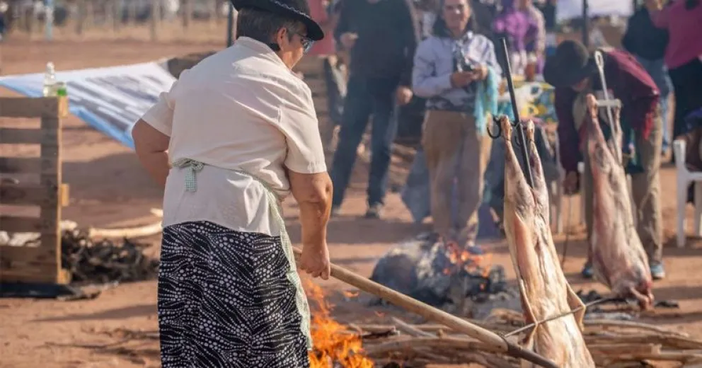 Mujeres de tres provincias demostraron sus habilidades haciendo chivo al asador