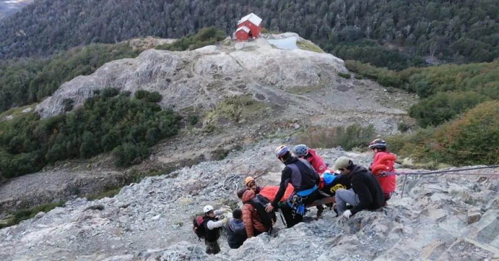 El barilochense que evacuaron desde el López está grave y con respiración mecánica