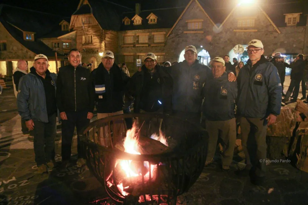Los veteranos y el fuego sagrado (foto: Facundo Pardo).