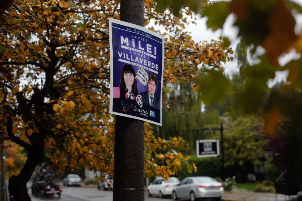 En infracción: aún queda propaganda política en las calles de Bariloche
