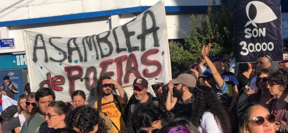 Ciencia y poesía o poesía y ciencia se paran frente al ajuste