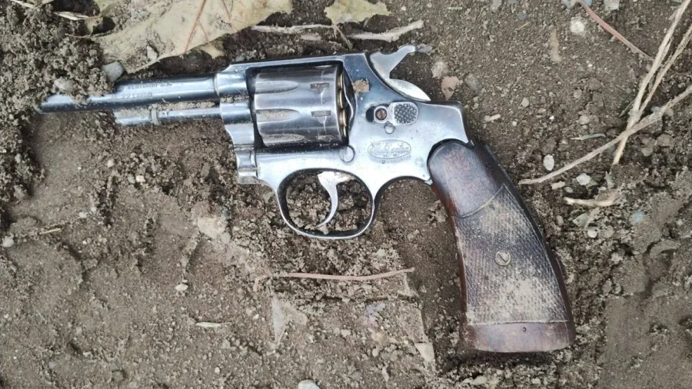 Comercializaba estupefacientes y fue descubierto: portaba un arma y drogas