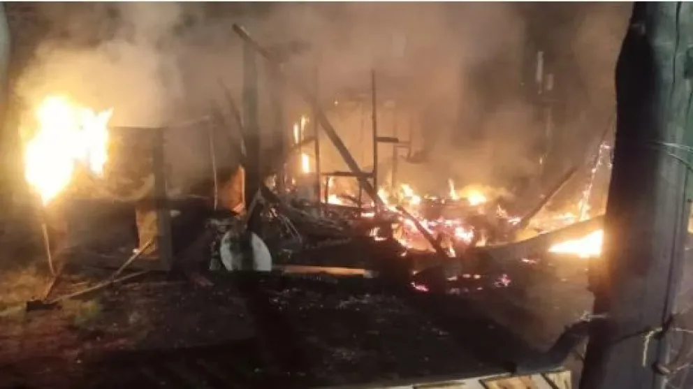 Dos personas fueron hospitalizadas tras explotar una garrafa e incendiarse la vivienda