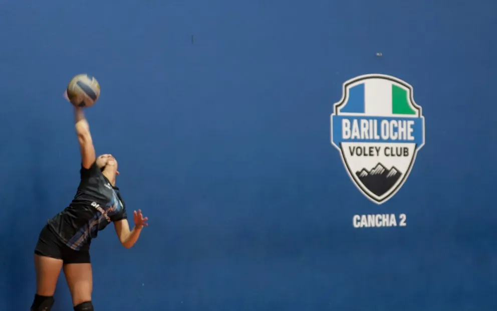 El vóley de mayores tuvo atractivos encuentros en su quinta fecha