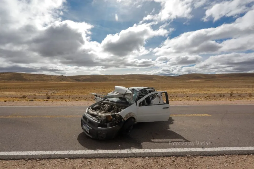 Violento vuelco en la Ruta 23 dejó cuatro personas heridas, una en estado crítico internada en Bariloche