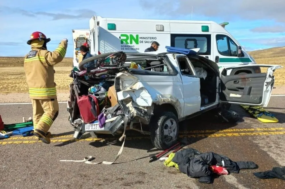 Importante operativo de asistencia y rescate en el vuelco de Ruta 23