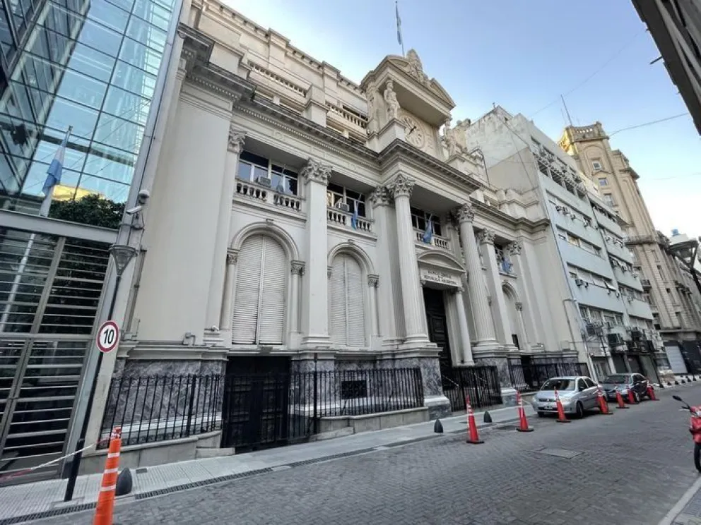 El Gobierno posterga un pago millonario al FMI en vencimientos de abril
