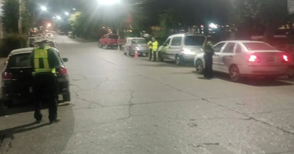 Numerosos vehículos retenidos, infracciones de todo tipo y varios ebrios al volante en Bariloche