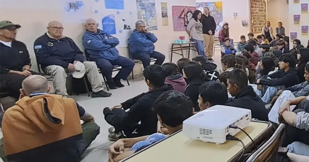 Excombatientes de Malvinas compartieron historias y vivencias con estudiantes
