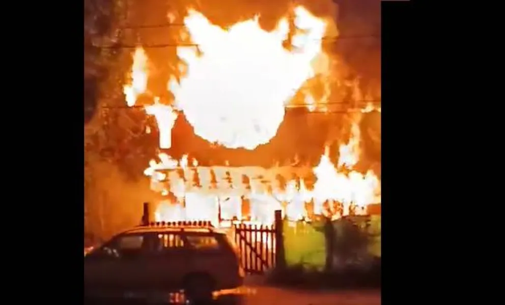 Dos departamentos se quemaron por completo durante la madrugada