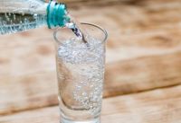 Mitos y beneficios del agua con gas: ¿Una opción saludable?