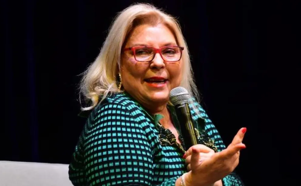 Carrió arremete contra Milei por el ajuste: "Destruye a la clase media"