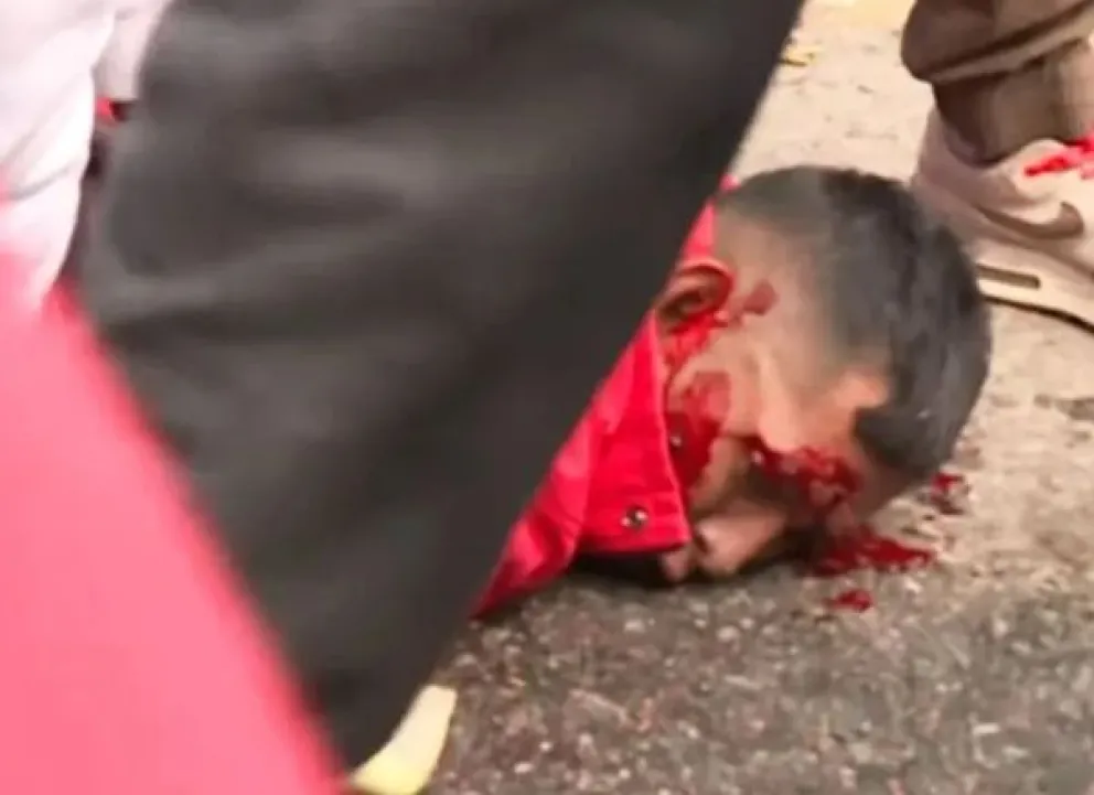 Violenta represión en la 9 de Julio contra manifestantes de organizaciones sociales