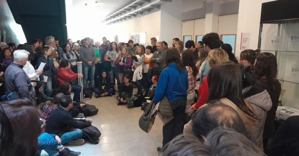 La asamblea abierta universitaria planteó problemática nacional y delineó planes de lucha