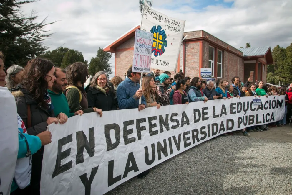Amplio respaldo a la marcha universitaria en Bariloche con la adhesión de diversos sectores 