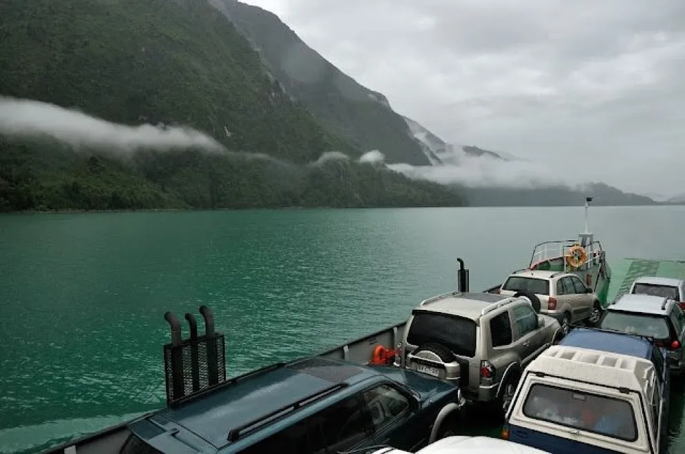Parques Nacionales solo permitiría un transbordador para llegar a la frontera con Chile