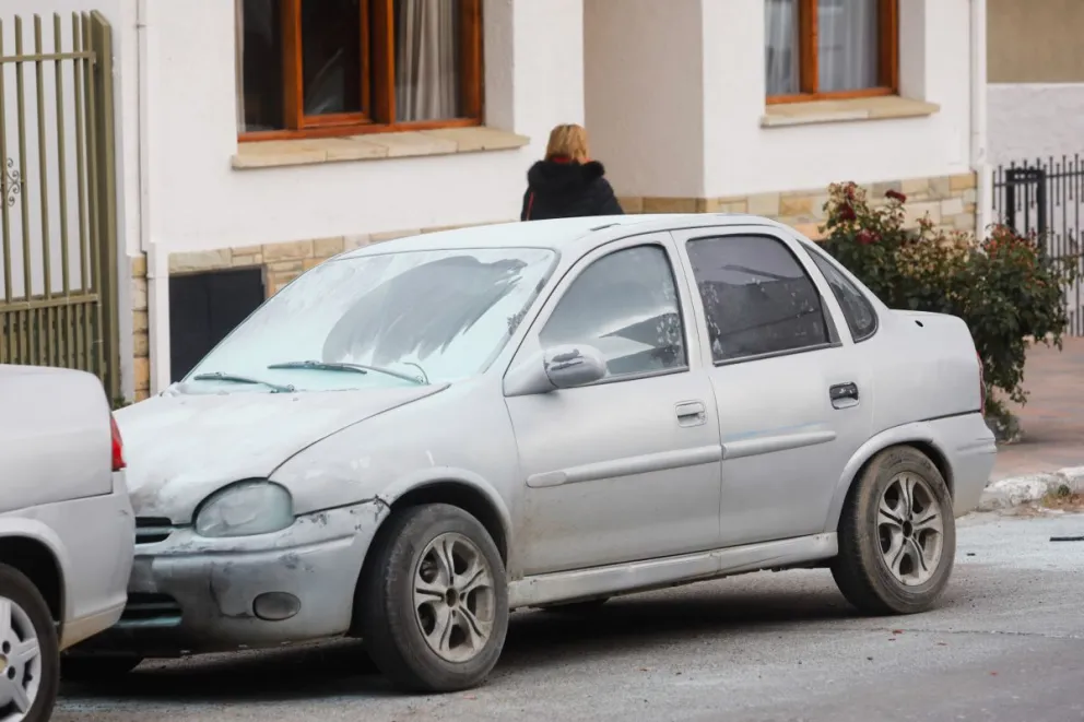 Un auto sufrió un principio de incendio por un posible desperfecto eléctrico