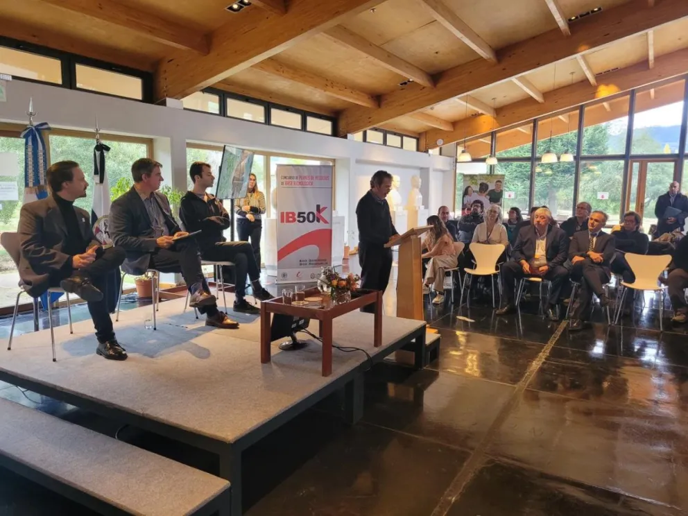 Cortés en el lanzamiento del IB50K: "El Balseiro enaltece a la ciudad"