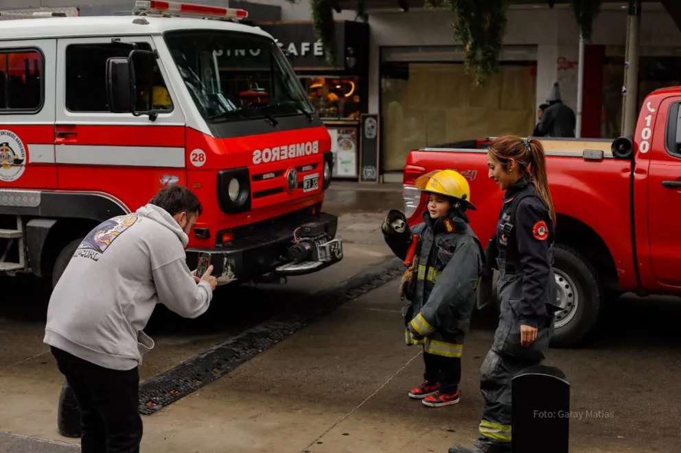 Colorida exposición sobre Mitre por el 83° aniversario de Bomberos Voluntarios Bariloche