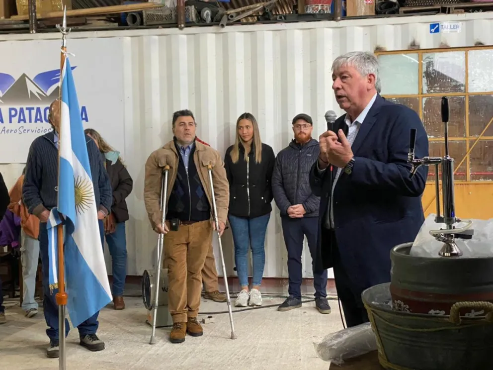 Cortés participó de los 70 años del Club Planeadores Bariloche