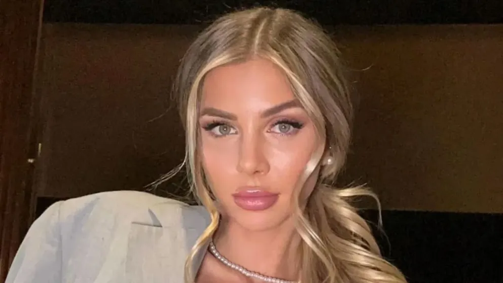 Lejos del frío y la lluvia, Romina Malaspina sorprendió con un jugador microbikini