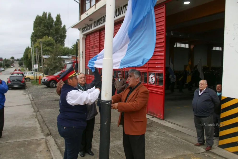 Asociación Bomberos Voluntarios Bariloche celebró 83 años de dedicación y valentía