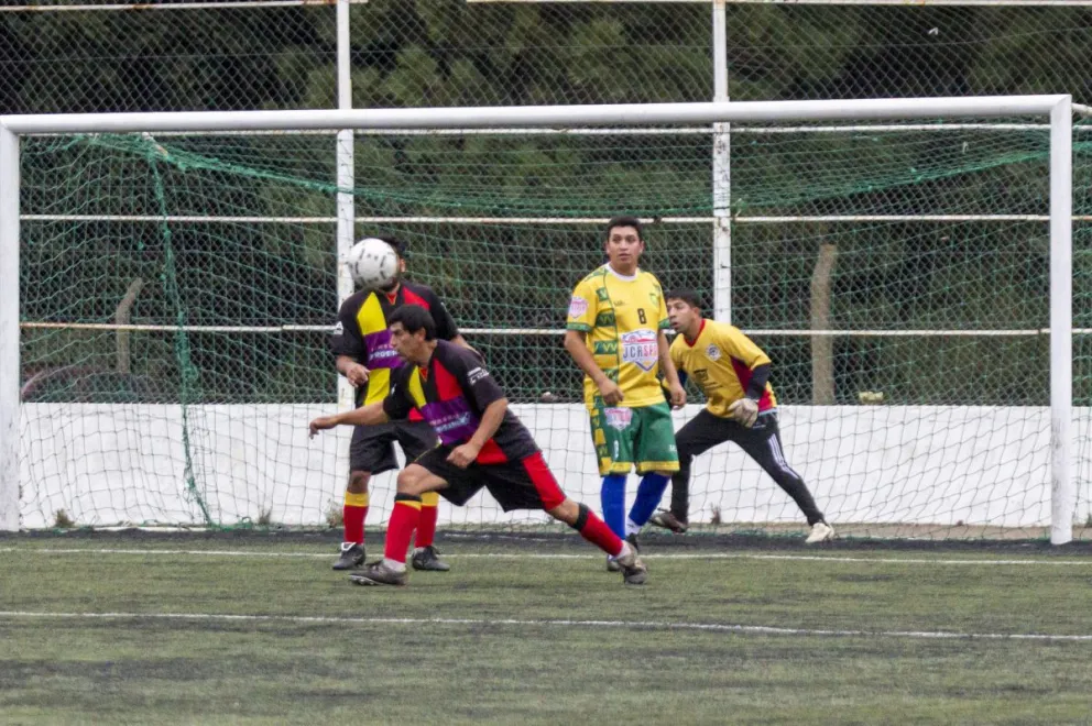 Los veteranos salen a la cancha