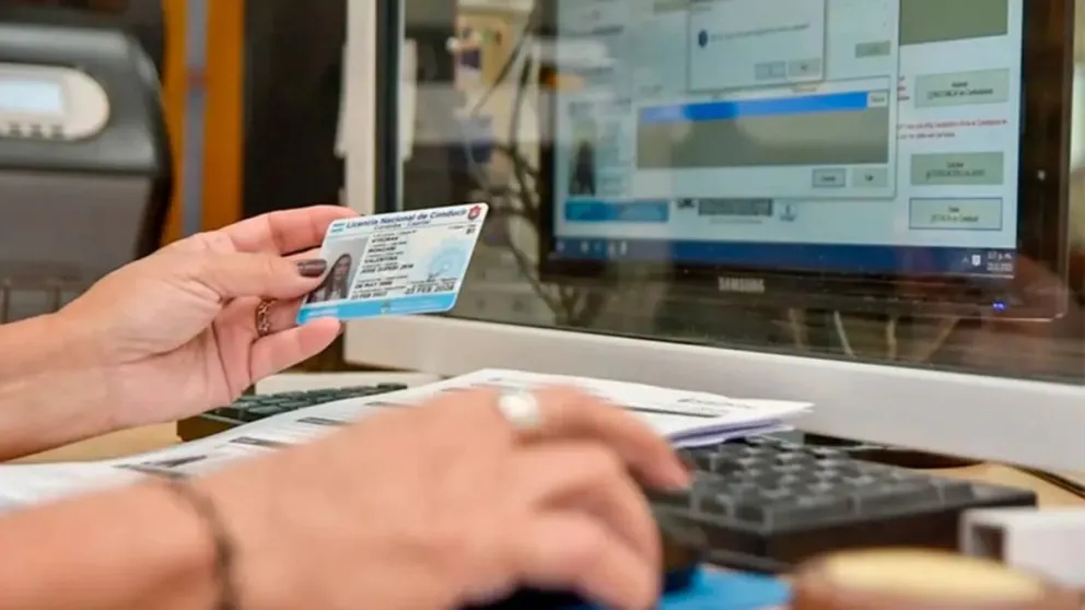 Robaron la base de datos de las licencias de conducir de Argentina y las venden por Internet