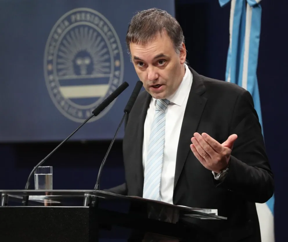 Adorni confirmó que el gobierno pagará 600 millones de dólares en aviones y armamento