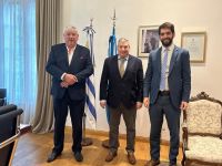 Cortés se reunió con embajador y cónsul de Uruguay para planificar actividades conjuntas